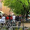 Nach der Räumung des Seerhein Centers am Zähringerplatz versammelten sich Kunden und Mitarbeiter vor dem Gebäude.