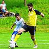 Matchwinner: Mit drei Treffern hatte Dennis Baumgartner &ndash; hier rechts auf unserem Archivbild &ndash; wesentlichen Anteil am ...