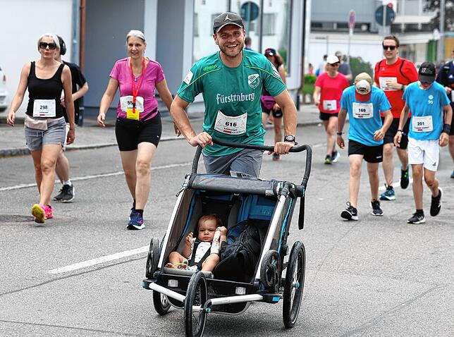Bild 39: Stadtlauf durch die Donaueschinger Innenstadt kommt gut an