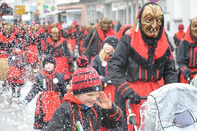 Bild 25: Bilder vom Narrensprung beim Ringtreffen des Alemannischen Narrenrings (Teil 2)