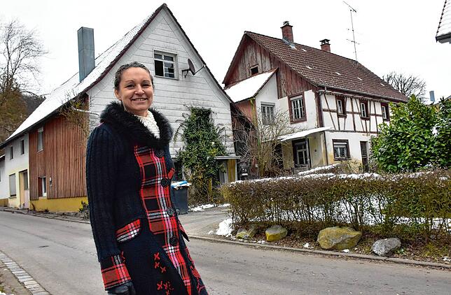 Bürgermeisterin Jacqueline Alberti vor einem Jahr im Neubaugebiet &bdquo;Brunnenstube&ldquo;.