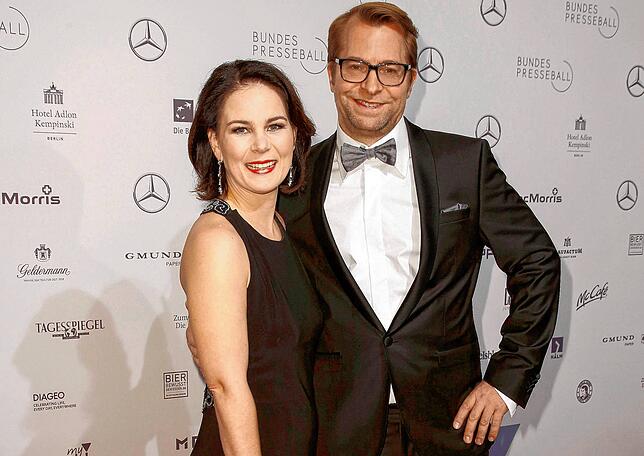 Annalena Baerbock mit Ehemann Daniel Holefleisch beim Bundespresseball 2018 in Berlin.