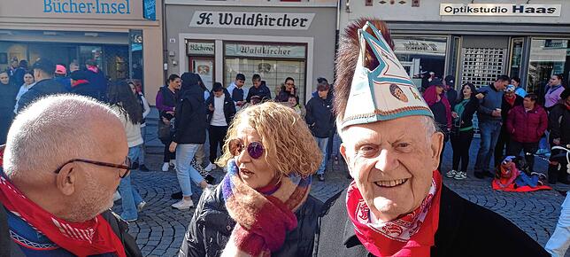 Der frühere Ministerpräsident Erwin Teufel (rechts), mit Tochter Andrea im Gespräch mit SPD-Stadtrat Edgar Schurr,