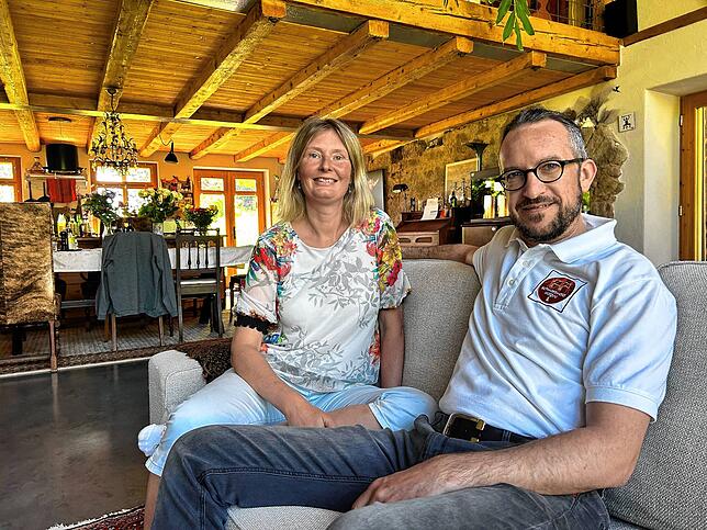Katja und Stephan Peltzer in ihrem umgebauten Bauernhaus, Baujahr 1906.