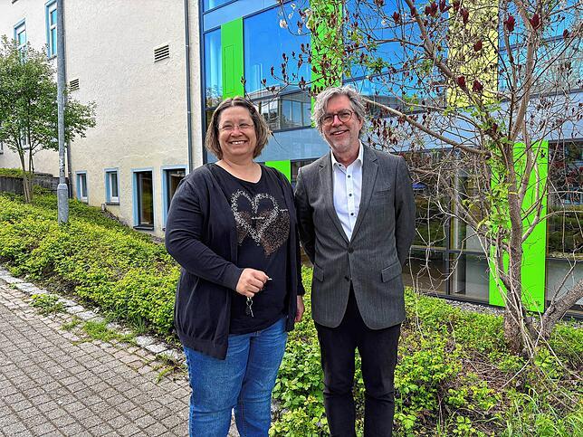Freuen sich auf den neuen Ausbildungsgang an der Albert-Schweitzer-Schule: Abteilungsleiterin Claudia Schneider und Schulleiter ...