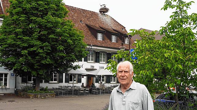 Urs Wullschleger, Storchenvater von Kaiseraugst, kümmert sich seit über 30 Jahren um die Störche.