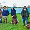 Anita und Siegfried Grimm aus Stetten mit Riesenschnauzer Fridolin, Stefan Pagels, Elke Gehrling aus Oberschmeien mit Neufundländer ...