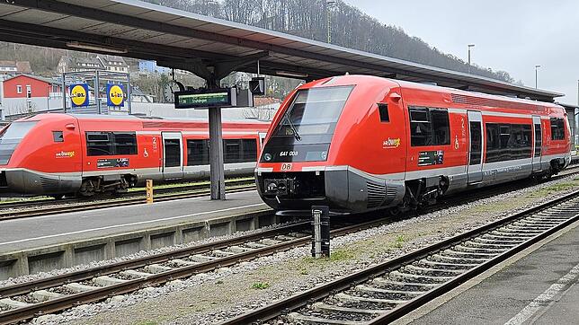 Der Bahnhof Waldshut im Jahr 2024: Hier auf der Hochrheinstrecke fährt bislang die Deutsche Bahn. Im Zuge der Elektrifizierung der ...