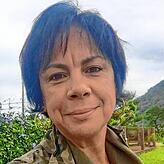 Die pensionierte Mathe-Lehrerin Rita Döbele vor ihrem Haus in Florianópolis.