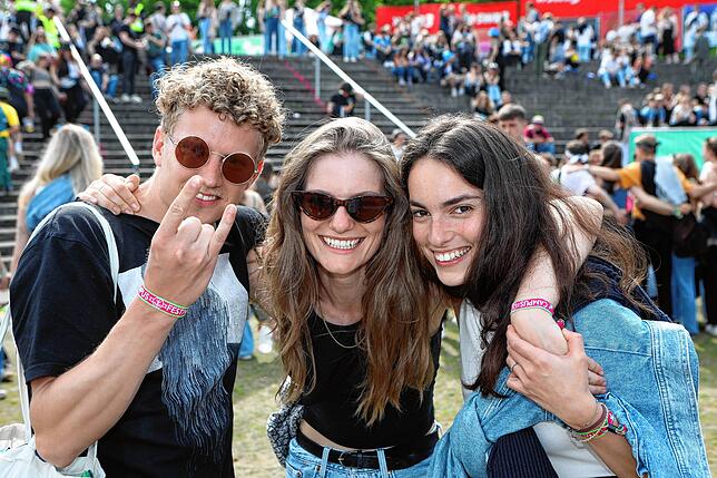 Bild 4: Gute Laune und ein volles Stadion beim zweiten Tag des Campus-Festivals 2023