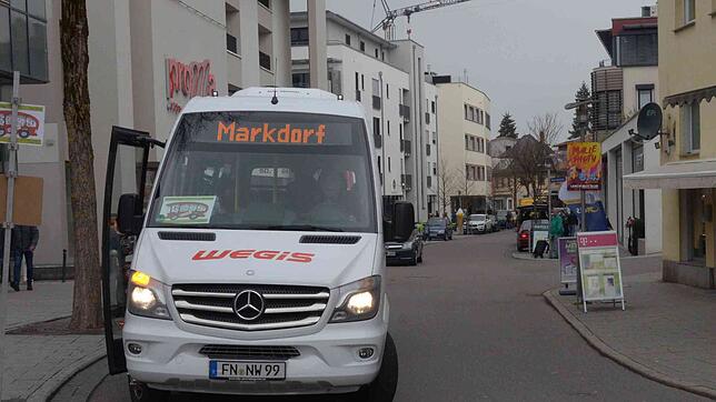 In der Hauptstraße beim Proma stiegen am Stadtbustag die meisten Fahrgäste ein und aus.