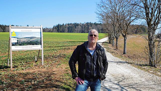 An diesem Standort oberhalb des Tengener Stadtteils Watterdingen soll eines von drei Windkrafträdern gebaut werden. Das Verfahren für ...