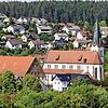 Blick auf den Sommerberg Unterkirnach mit Jakobuskirche im Vordergrund