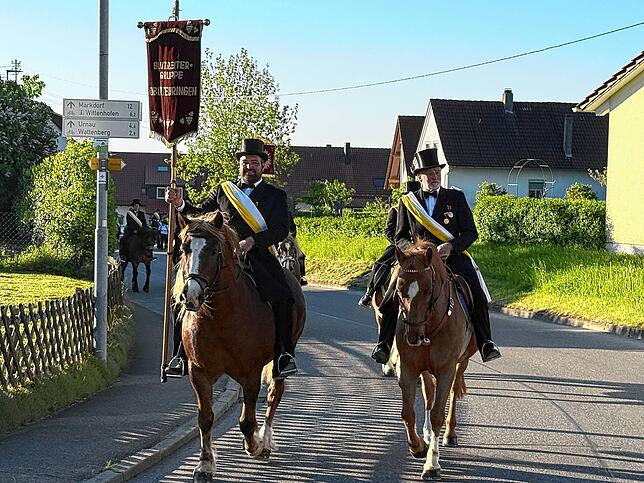 Bild 23: Zweihundert Reiter beim Limpacher Georgiritt