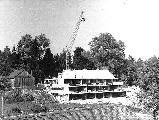 Als Bernhard Bueb 1974 Gesamtleiter der Schule Schloss Salem wurde, war Schloss Spezgart oberhalb von Überlingen gerade als ...