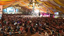 Das Paulaner Festzelt auf dem Oktoberfest in Konstanz.