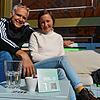 Jule Meier und Jens Mürke, Betreiber der Seebar am Konzertsegel in Radolfzell, sind überzeugt vom neuen System zur digitalen ...