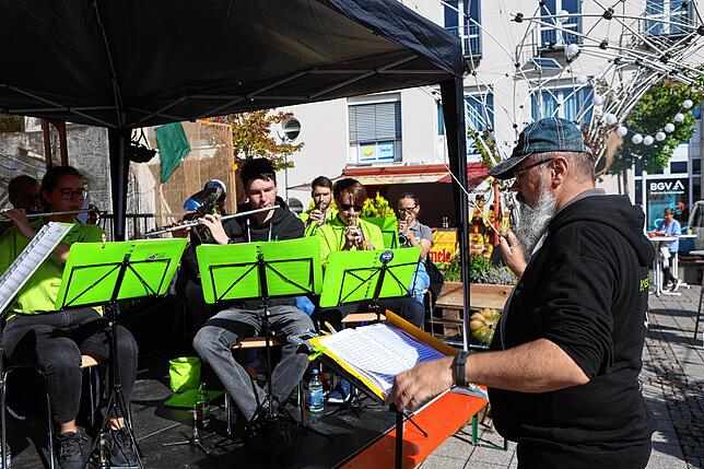 Bild 18: Zum Wohl! Diese Konstanzer sind beim Suserfest 2024 dabei