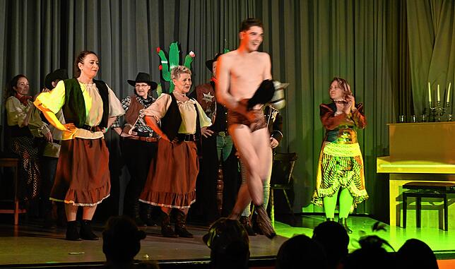 Bild 6: Närrischer Spaß in der Ritterburg: So erlebten die Besucher den Bunten Abend in Weilheim