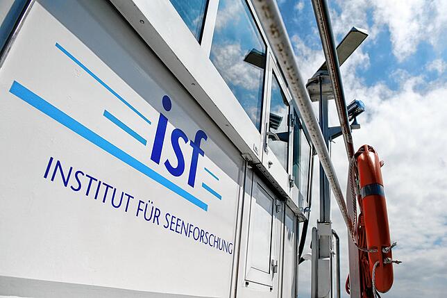 Mit dem Forschungsschiff &bdquo;Kormoran&ldquo; ist das Institut für Seenforschung (ISF) regelmäßig unterwegs auf dem Bodensee, um ...