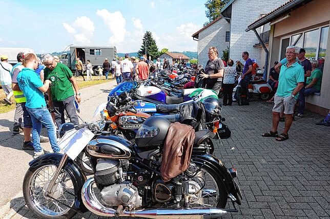 Bild 30: Sommerfest mit Oldtimertreffen MV Heimatklang Hütten