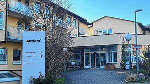 Die Oberberg Fachklinik Rhein-Jura: Hier hat sich eine 37-Jährige im Jahr 2023 der Körperverletzung und der sexuellen Belästigung ...