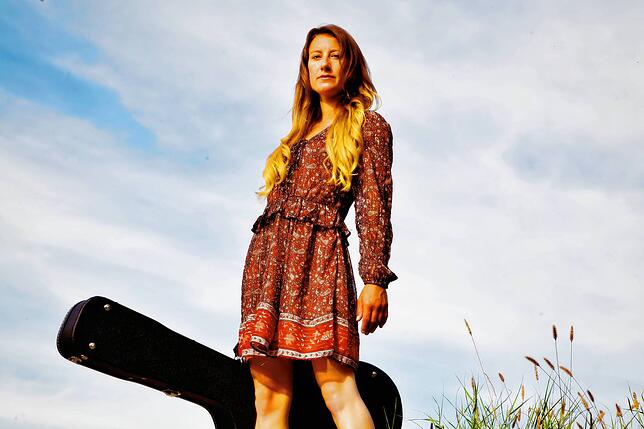 Hinter Suzie Candell verbirgt sich ein wahres Ausnahmetalent. Sie hat alles, was eine Sängerin und Songwriterin auf internationalem ...