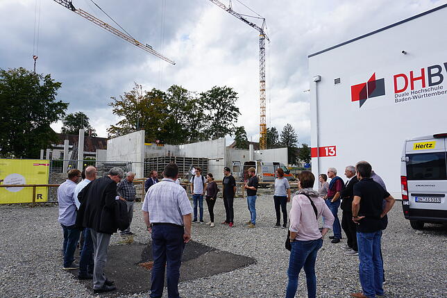 Stadträte bei der Baustellentour: Neben dem Neubau der DHBW im Fallenbrunnen entsteht das Regionale Innovations- und Technologiezentrum, ...