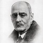 Der Überlinger Landrat Hermann Levinger hatte die Idee für die Pfahlbauten in Unteruhldingen und setzte sich mit Nachdruck für die ...