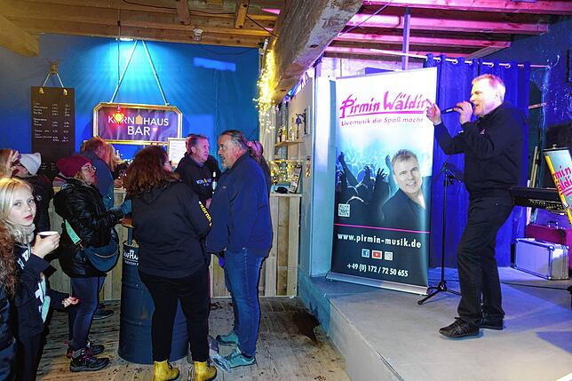 Für ausgelassene Stimmung zur Eröffnung des Weihnachtsmarkts im Kornhaus sorgte Musikmacher Pirmin Wäldin.