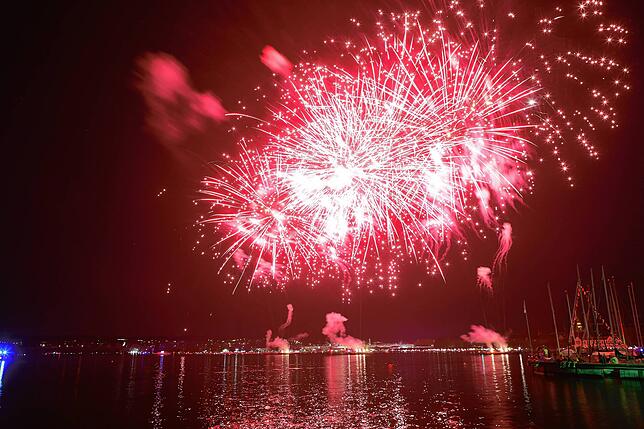 Bild 5: Es knallt beim Seenachtfest 2025! Das Feuerwerk über dem Bodensee lädt zum Staunen ein
