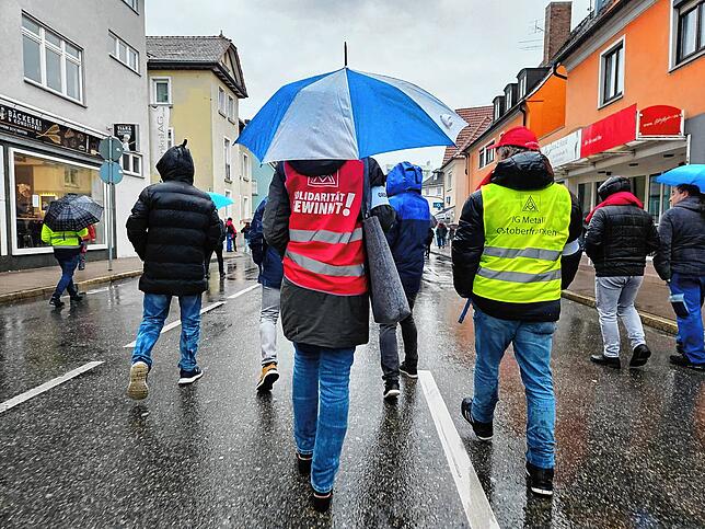 Gemeinsam mit ZF-Mitarbeitern anderer Standorte sind Beschäftige aus Friedrichshafen Anfang des Jahres auf die Straße gegangen.