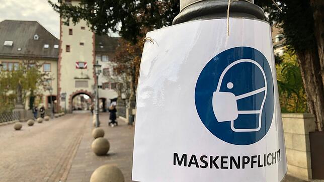 Seit ihrer Einführung vor zwei Jahren ist die Maskenpflicht umstritten. Auch längst nicht alle Mediziner sind vom Sinn der Regelung ...