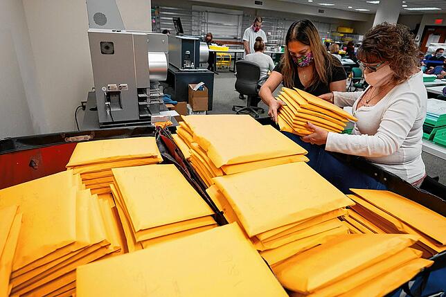 Währenddessen wird in vielen Wahlbezirken, wie hier in Lehigh County in Allentown, noch ausgezählt.