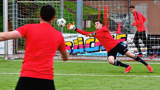 Kontaktarm und mit negativem Test: Fußballtraining ist unter Einhaltung der Corona-Vorgaben wieder erlaubt. Unser Bild entstand vor ...
