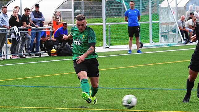 Tor des Tages: Marco Romanos Treffer zum 1:0 gegen den FC Schönau bescherte dem SV Herten den zweiten Sieg im zweiten Spiel.