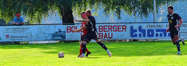Bild 13: FC Hochrhein besiegt den FC Wallbach deutlich mit 4:0 &ndash; und wir haben die Bilder!