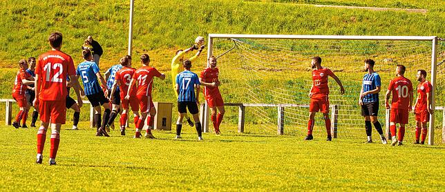 Bild 12: SG FC Wehr/Brennet und FC Wallbach der trennen sich im Derby ohne Tore &ndash; aber wir haben Bilder!