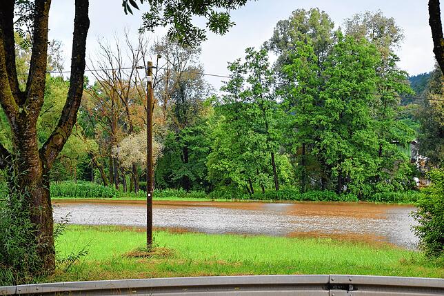 Bild 9: Bilder vom Hochwasser an der B313-Baustelle und bei Espasingen und Bodman