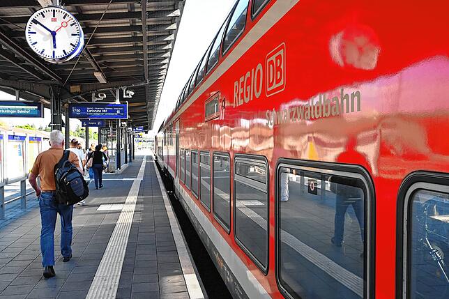 Die Schwarzwaldbahn steht mal wieder still. Von 1. Juni ab verkehrt wegen Bauarbeiten auf der Strecke Schienenersatzverkehr. Ab Mitte ...