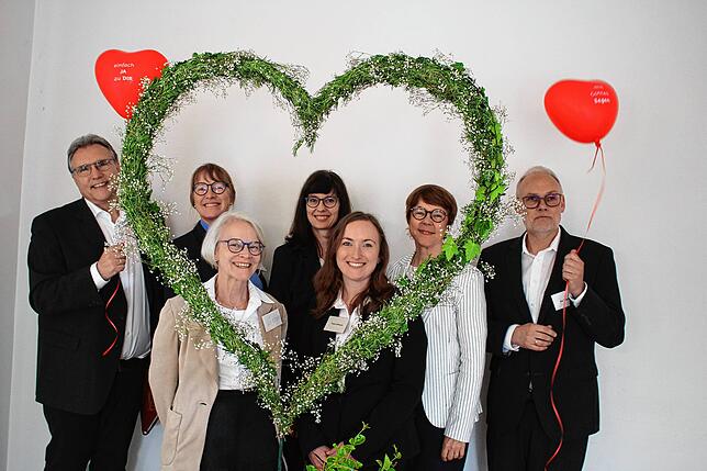 Das Team der Pfarrerinnen und Pfarrer von links: Bernhard Schupp, Regine Klusmann, Sigrid Süss-Egervari, Kristina Wagner, Paula Uhlmann, ...