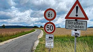 Schilder warnen vor Schäden zwischen  Murbach und Gottmadingen. Foto: Trautmann