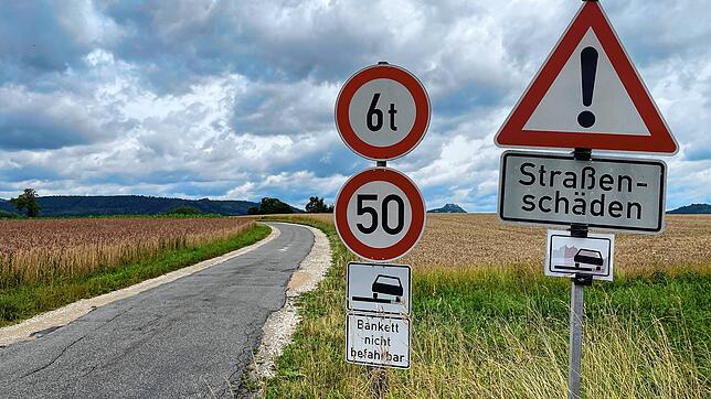 Schilder warnen vor Schäden zwischen  Murbach und Gottmadingen. Foto: Trautmann