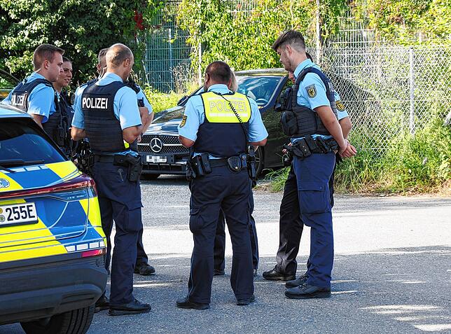 Am Sonntag rückten mehrere Polizisten ins Industriegebiet zum Restaurant aus.