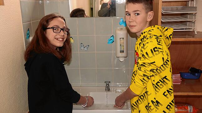 Händewaschen kann den Corona-Virus zwar nicht restlos bannen, ist aber ein probates Ansteckungshindernis. An der Eichendorffschule wird ...