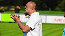 Ist mit seinem Team am Wochenende spielfrei: DJK Villingens Trainer Adrian Schade.