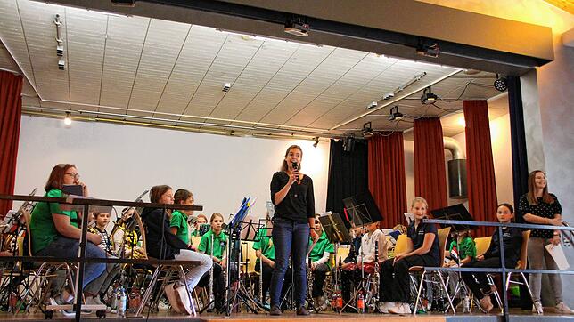 Ein Wochenende, ein Konzert, ein Orchester &ndash; zum ersten Mal findet das Jugendprojekt 1-1-1 im Bezirk 4 des Blasmusikverbands ...