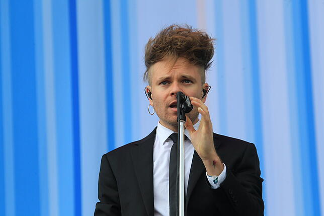 Roughton Reynolds, Lead-Sänger der britischen Post-Hardcore-Band Enter Shikari, die das Southside am Samstagnachmittag rockten.