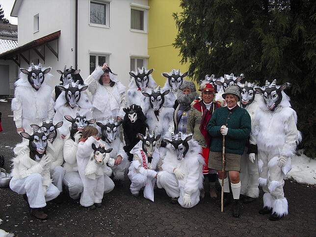 Die Wäschwieber als Heidi und Peter mit den Geißen beim Seenarrentreffen in Liggeringen.