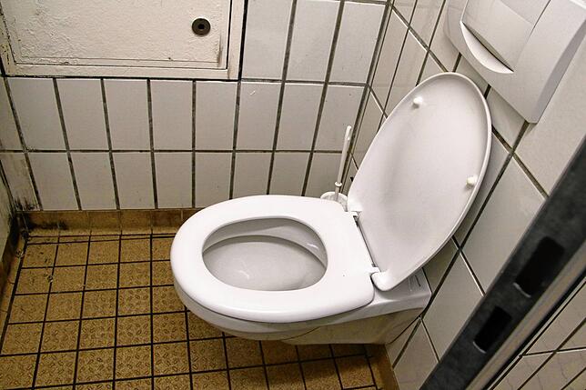 Sehr sauber sind die Toiletten in den Kabinen der öffentlichen Toilette bei der Schlossgarage in Tiengen.